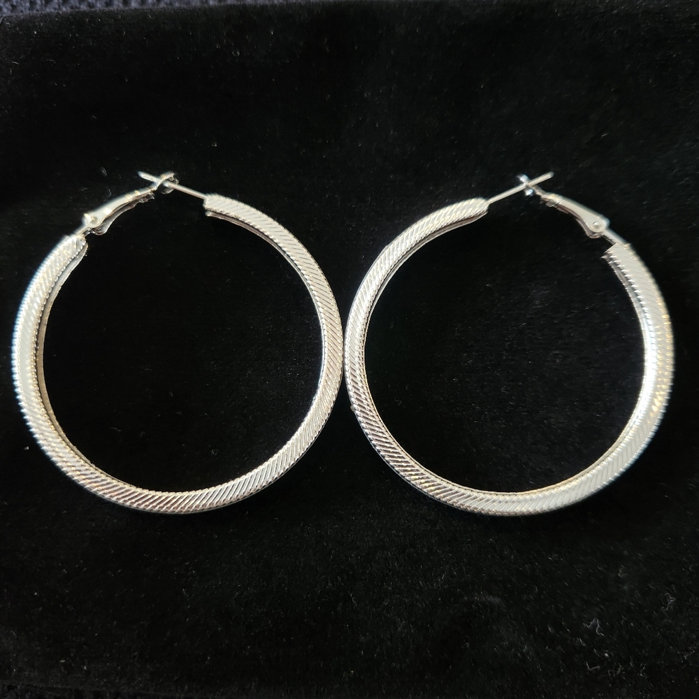 NEW Silver Tone Hoop Earrings